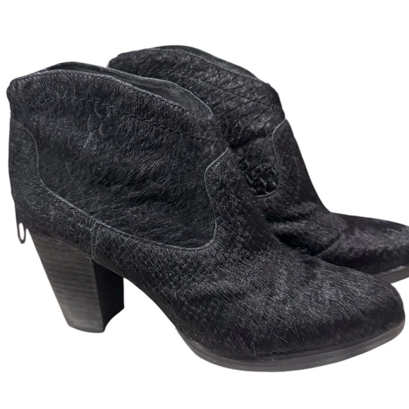 UGG SoloTech Lined Black Calf Hair Women's Back Zipper Ankle Boots- Size 8.5 - Picture 1 of 11